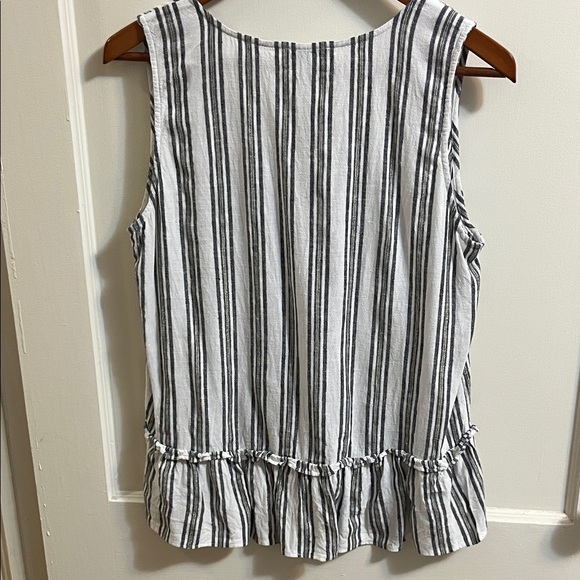 LOFT Sleeveless Striped Blouse in Black and White - Picture 3 of 4